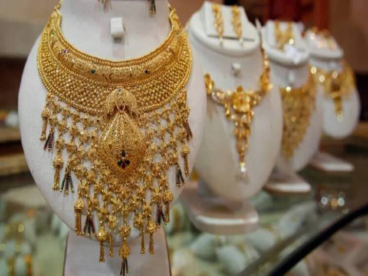 Latest Gold Silver Rate Today 4th august 2023 know gold price in your city chennai coimbatore Trichi bangalore Latest Gold Silver Rate: ஏறவும் இல்லை; இறங்கவும் இல்லை...அப்படியே இருக்கும் தங்கம் விலை! இன்றைய நிலவரம் இதுதான்...!