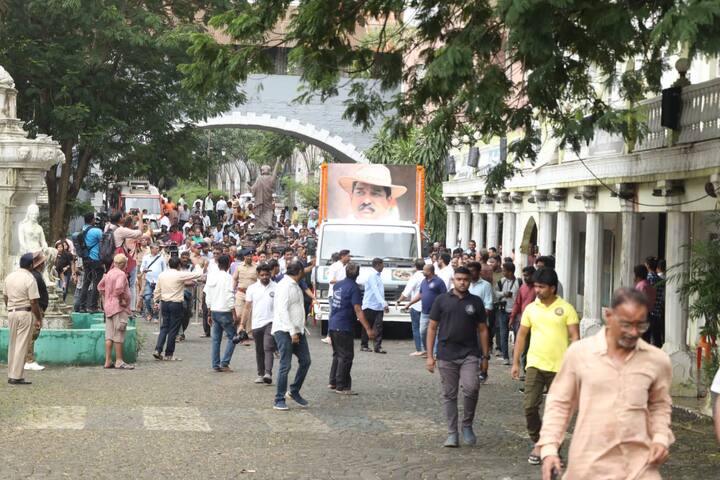 অটোপ্সির ফলে পরিষ্কার হয় যে গলায় দড়ি দেওয়ার জন্যই মৃত্যু হয়েছে শিল্পীর।
