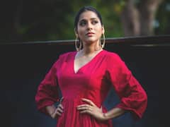 Rashmi Gautam : రెడ్ ఫ్రాక్ లో రష్మి గౌతమ్ అదిరిపోలా!