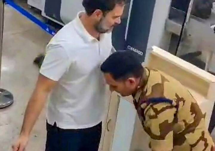 माना जाता है कि ये जैक रसेल टेरियर नस्ल का डॉग ब्रिटेन का काफी मशहूर है. इसके नाम एक अनोखा रिकॉर्ड भी है. इसका वजन 4-7 किलो होता है और ऊंचाई करीब 25 सेमी होती है.