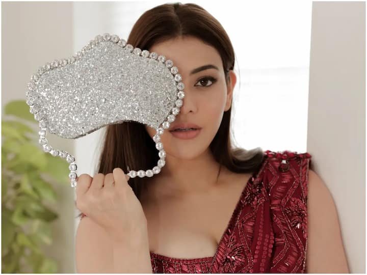 Kajal Aggarwal Latest Photos : తెలుగు తెర చందమామ కాజల్ అగర్వాల్ మళ్ళీ చీరలో సందడి చేశారు. లేటెస్టుగా ఆమె శారీ కట్టిన ఫోటోలను చూడండి.