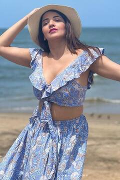 Monalisa: ਮੋਨਾਲੀਸਾ ਦੇ ਇਸ ਅੰਦਾਜ਼ ਨੇ ਮਚਾਈ ਤਬਾਹੀ, ਦੇਖੋ ਖੂਬਸੂਰਤ ਤਸਵੀਰਾਂ