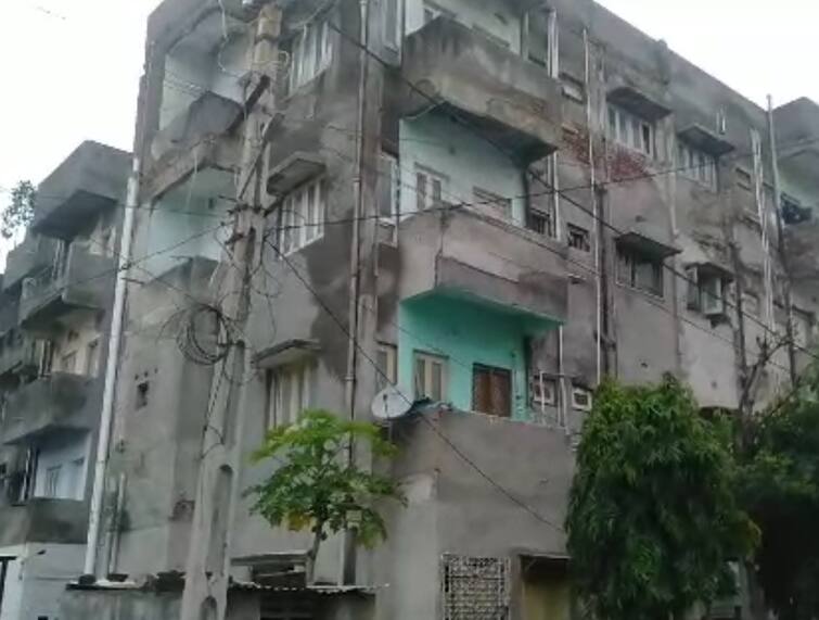 Bhavnagar: After the collapse of the complex in Bhavnagar, notice was given to eight flats and complexes Bhavnagar : ભાવનગરમાં કોમ્પલેક્સ ધરાશાયી બાદ પ્રશાસન એક્શનમાં, આઠ ફ્લેટ અને કોમ્પલેક્સને અપાઇ નોટિસ