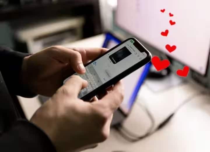 Sending red heart emoji can land you in jail in these countries saudi arabia kuwait Jail For Heart Emoji : महिलांना चॅटवर 'हॉर्ट' इमोजी पाठवताय? तर 'हे' वाचा! खावी लागेल तुरुंगाची हवा