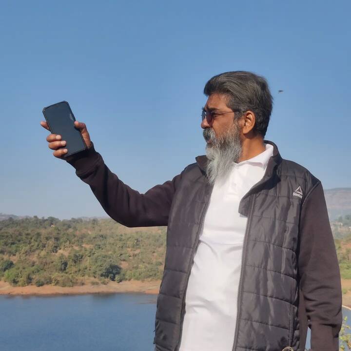 ২ অগাস্ট, বুধবার, তাঁর সাধের তৈরি বিশাল স্টুডিওর অন্দরেই উদ্ধার হয় বলিউডের জনপ্রিয় আর্ট ডিরেক্টর নিতিন দেসাইয়ের মৃতদেহ।