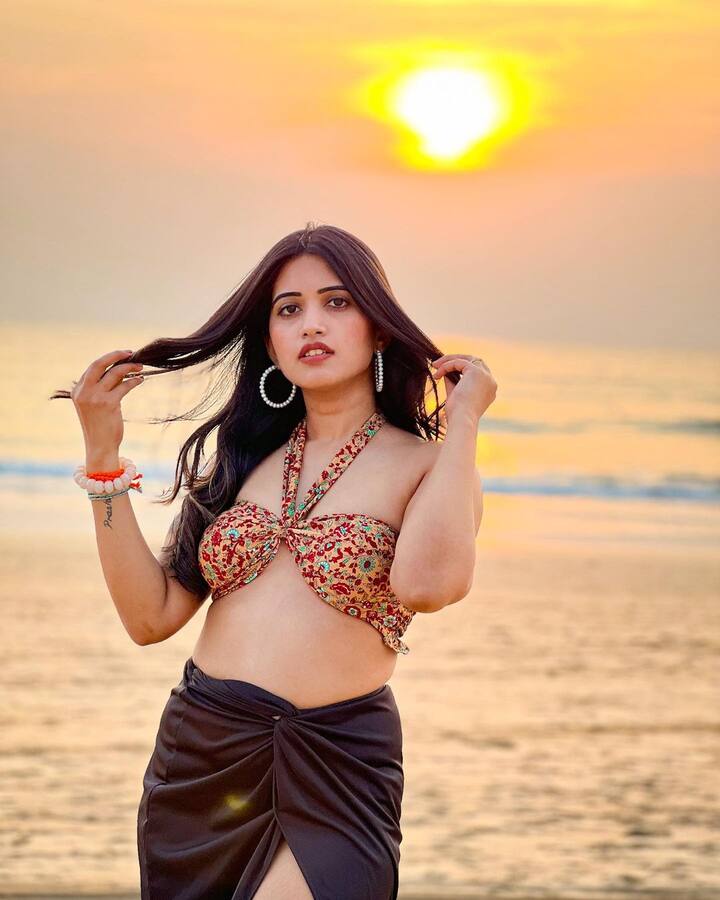 స్రవంతి చొక్కారపు అందమైన ఫోటోలు.  Image Credit: Sravanthi Chokarapu / Instagram