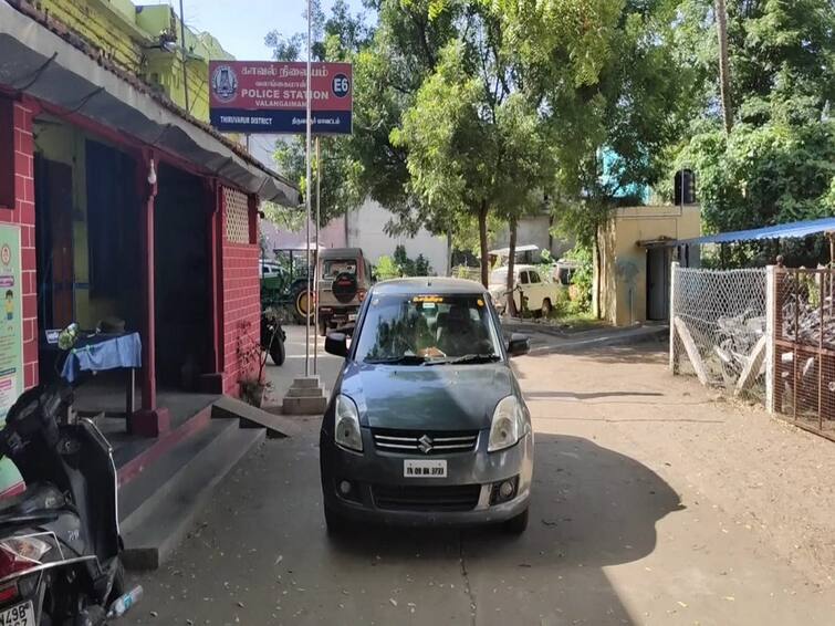Tiruvarur: Rs 70 lakh handling case in post office; Postmaster commits suicide by posting video TNN திருவாரூர்: அஞ்சலகத்தில் ரூ.70 லட்சம் கையாடல் விவகாரம்; வீடியோ வெளியிட்டு போஸ்ட் மாஸ்டர் தற்கொலை