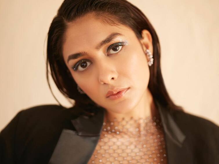 Mrunal Thakur To Receive Diversity In Cinema Award At Melbourne Film Festival Mrunal Thakur To Receive Diversity In Cinema Award At The Indian Film Festival Of Melbourne