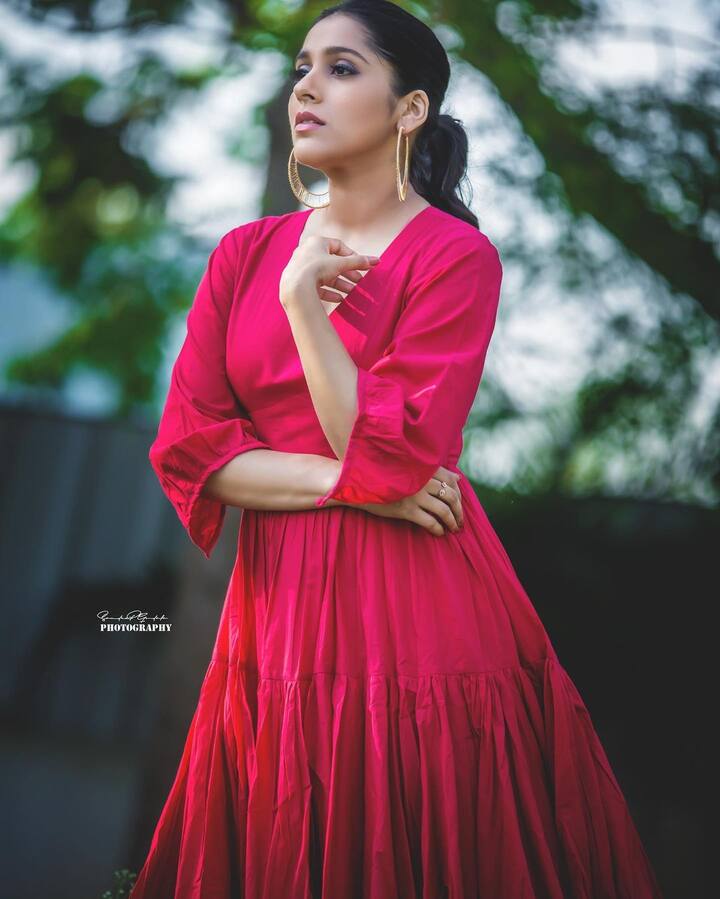 రష్మి బిగ్ బాస్ సీజన్ 7లో ఓ కంటెస్టెంట్గా రాబోతోందనే టాక్ వచ్చింది. ఇందుకోసం భారీగానే డిమాండ్ చేసిందట. ఈ వార్తలో నిజమెంతో తెలియాల్సి ఉంది