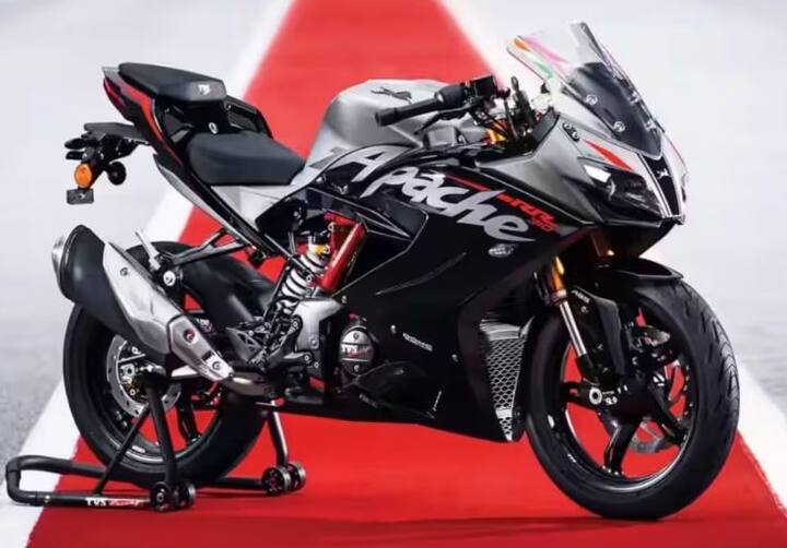 ਟੀਵੀਐਸ ਮੋਟਰ ਕੰਪਨੀ ਤੀਜੇ ਨੰਬਰ 'ਤੇ ਰਹੀ, ਇਸ ਸਾਲ ਜੁਲਾਈ 'ਚ ਇਸ ਨੇ ਸਾਲਾਨਾ ਆਧਾਰ 'ਤੇ 16.4 ਫੀਸਦੀ ਦੀ ਵਾਧਾ ਦਰਜ ਕਰਦੇ ਹੋਏ 2,35,230 ਵਾਹਨਾਂ ਦੀ ਵਿਕਰੀ ਕੀਤੀ ਹੈ। ਪਿਛਲੇ ਸਾਲ ਇਸੇ ਮਿਆਦ 'ਚ ਇਸ ਦੀ ਘਰੇਲੂ ਵਿਕਰੀ 2,01,942 ਯੂਨਿਟ ਰਹੀ ਸੀ। ਹਾਲਾਂਕਿ, MoM ਆਧਾਰ 'ਤੇ, ਇਸਦੀ ਵਿਕਰੀ ਵਿੱਚ ਮਾਮੂਲੀ ਗਿਰਾਵਟ ਦਰਜ ਕੀਤੀ ਗਈ।