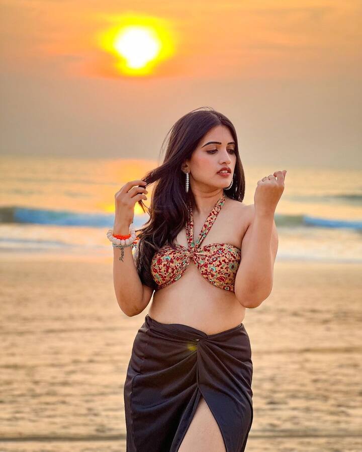 స్రవంతి చొక్కారపు అందమైన ఫోటోలు.  Image Credit: Sravanthi Chokarapu / Instagram