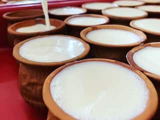 क्या आप भी मिट्टी के बर्तन में दही जमाने के फायदे से अब तक अंजान हैं ? यहां पढ़ें इसके फायदे