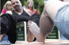 Weird News: 50 ਸਾਲਾਂ ਤੋਂ ਇੱਥੇ ਖੇਡੀ ਜਾ ਰਹੀ ਅੰਗੂਠੇ ਦੀ ਫਾਈਟ, ਓਲੰਪਿਕ ਵਿੱਚ ਵੀ ਗਏ ਪਰ...