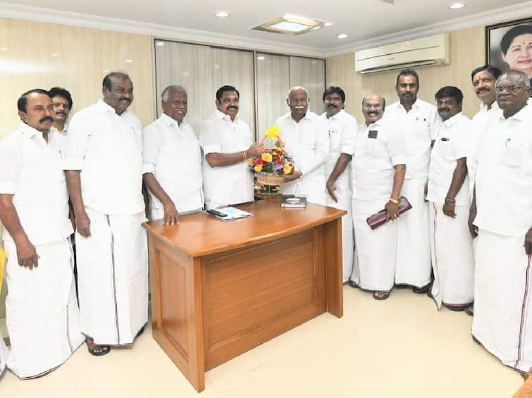 Anwar Raja, who has rejoined AIADMK, said that he does not need any importance in the party. Anwar Raja: ’கட்சியில் எனக்கு எந்த முக்கியத்துவமும் தேவையில்லை.. சட்டவிதிகளுக்கு உட்பட்டு நடப்பேன்’: அன்வர் ராஜா உறுதி