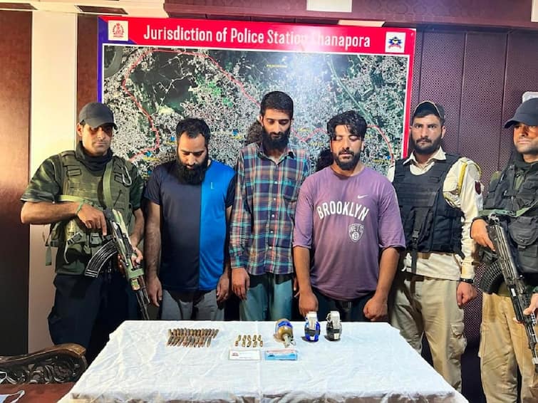 Jammu And Kashmir Police Arrests 3 Lashkar-e-Taiba Terrorist Associates Of TRF In Srinagar Natipora J&K Police Bust LeT-Linked Outfit's Network, Arrest 3 From Srinagar's Natipora