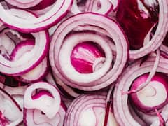 प्याज काटने से भागते हैं दूर? अपनाएं ये आसान ट्रिक, जल्दी भी कटेंगे और आंसू भी नहीं निकलेंगे