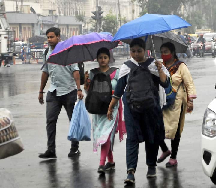 লাল সতর্কতা: যখন আবহাওয়া অত্যন্ত প্রতিকূল হওয়ার আশঙ্কা থাকে, যার জন্য পরিবহন ব্যবস্থা এবং বিদ্যুৎ সংযোগ ব্যবস্থা ব্য়াহত হতে পারে