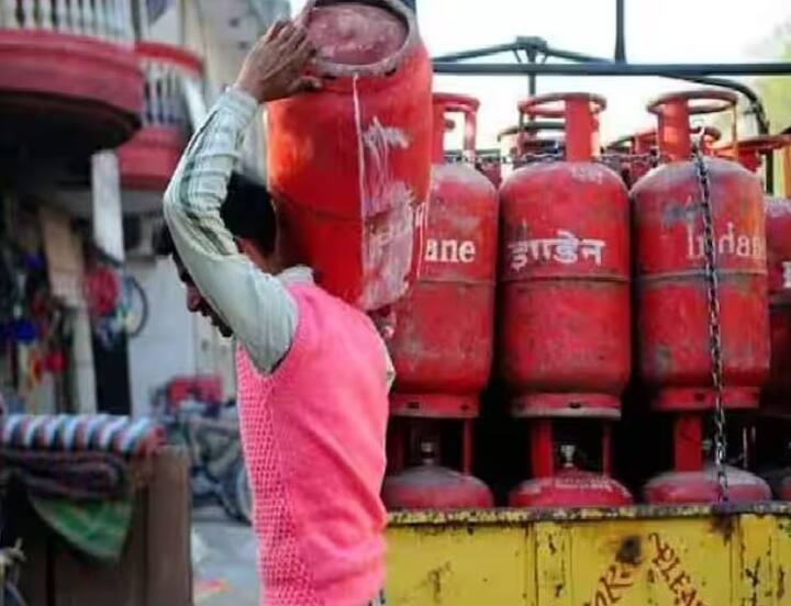 આ તમામ દસ્તાવેજોની નકલો અરજી ફોર્મ સાથે ડીલરની ઓફિસમાં સબમિટ કરો. તમને થોડા દિવસોમાં નવું કનેક્શન મળશે.