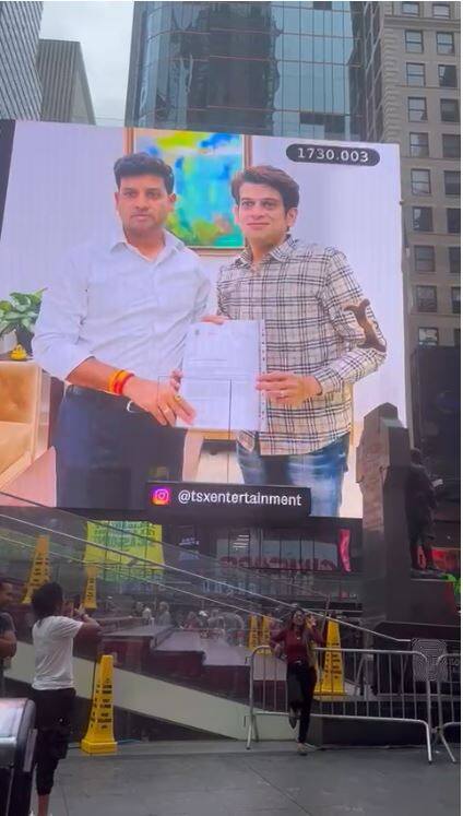 एकनाथ शिंदे, श्रीकांत शिंदे आणि राहुल कनाल असे तिघांचे फोटो झळकले