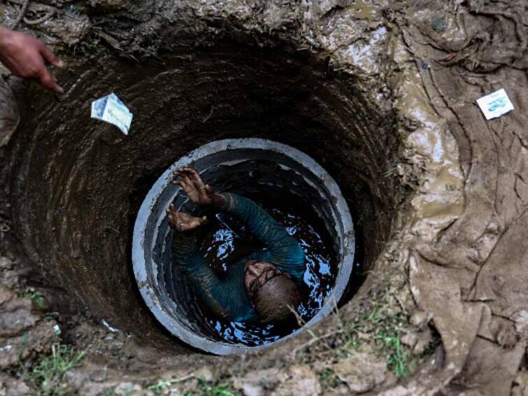 West Bengal: Two Labourers Die While Clearing Septic Tank At Newly Constructed House In Hooghly West Bengal: Two Labourers Die While Clearing Septic Tank At Newly Constructed House In Hooghly