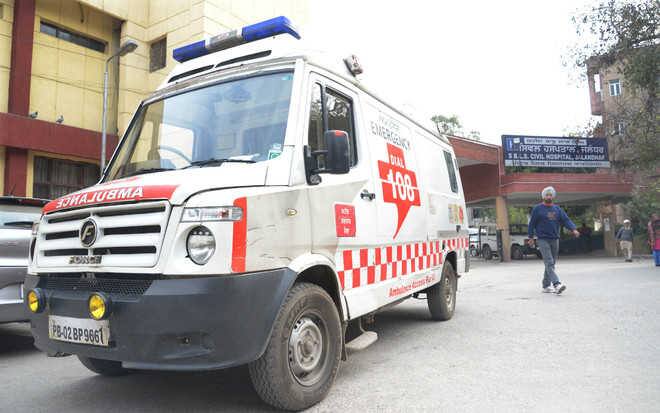 After the assurance of ADGP Punjab, 108 ambulance workers who were on strike returned. Strike : ਨਹੀਂ ਬੰਦ ਹੋਵੇਗੀ 10 ਐਂਬੂਲੈਂਸ ਸਰਵਿਸ, ਸਰਕਾਰ ਦੇ ਇਸ ਭਰੋਸੇ ਤੋਂ ਬਾਅਦ ਡਰਾਇਵਰਾਂ ਨੇ ਹੜਤਾਲ ਲਈ ਵਾਪਸ