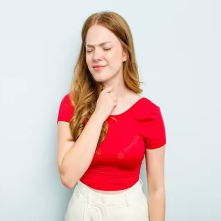 বর্ষায় সংক্রমণ ও ব্যাক্টেরিয়ার কারণে সবচেয়ে বেশি প্রভাব পড়ে গলার স্বাস্থ্যে এবং এই সময়ে গলায় ইনফেকশন হওয়া খুব সাধারণ ব্যাপার।