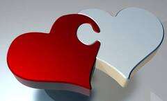 Emotional Connection: পাশে নেই হয়ত, মুখেও বলছেন না, তাও কি আপনার কথা ভাবছেন কেউ? বুঝবেন এই লক্ষণগুলি দেখে