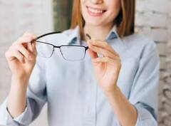 Eye Care: चष्मा लावताना नेहमी लक्षात ठेवा 'या' 6 गोष्टी; डोळ्यांचं आरोग्य राहील चांगलं