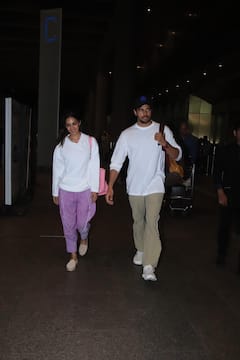 ఎయిర్‌పోర్ట్‌లో కనిపించిన బాలీవుడ్ క్యూట్ కపుల్ సిద్థార్థ్, కియారా