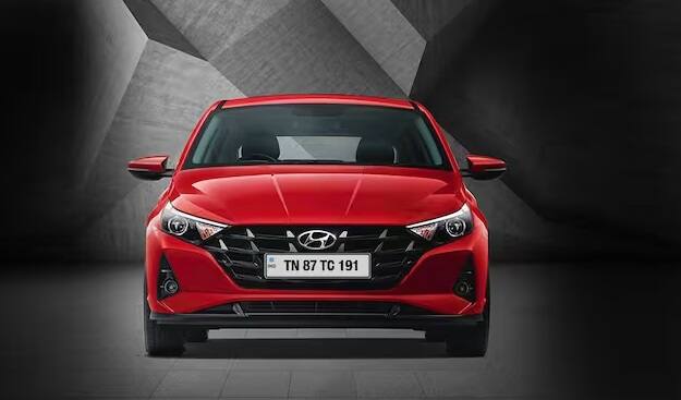 તે પછીની કાર Hyundai i20 છે, જે Hyundaiની 10 લાખ રૂપિયાથી ઓછી કિંમતની સનરૂફ સાથેની બીજી કાર છે, જે તેના Asta વેરિઅન્ટમાં ઉપલબ્ધ છે. જેની કિંમત રૂ. 9.01 લાખ એક્સ-શોરૂમ છે.