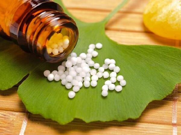 Health News : ਕੁਝ ਲੋਕ ਅਜੇ ਵੀ ਆਪਣੇ ਰੋਗਾਂ ਦੇ ਇਲਾਜ ਲਈ ਐਲੋਪੈਥਿਕ ਦਵਾਈਆਂ ਨਾਲੋਂ ਹੋਮਿਓਪੈਥਿਕ ਦਵਾਈਆਂ ਦਾ ਜ਼ਿਆਦਾ ਸਹਾਰਾ ਲੈਂਦੇ ਹਨ। ਇਸ ਭੱਜ-ਦੌੜ ਭਰੀ ਜੀਵਨ ਸ਼ੈਲੀ ਤੇ ਮਾੜੇ ਖਾਣ-ਪੀਣ ਕਾਰਨ ਜਿੰਨੀ ਜਲਦੀ ਬੀਮਾਰੀਆਂ ਲੱਗ ਜਾਂਦੀਆਂ ਹਨ, ਓਨੀ ਹੀ ਜਲਦੀ ਸਾਨੂੰ ਉਨ੍ਹਾਂ ਬੀਮਾਰੀਆਂ ਤੋਂ ਛੁਟਕਾਰਾ ਪਾਉਣ ਚਾਹੀਦਾ ਹੈ। ਅਜਿਹੀ ਸਥਿਤੀ ਵਿੱਚ ਅਸੀਂ ਸਮਾਂ ਬਰਬਾਦ ਕੀਤੇ ਬਿਨਾਂ ਐਲੋਪੈਥੀ ਦਵਾਈ ਦੀ ਚੋਣ ਕਰਦੇ ਹਾਂ।