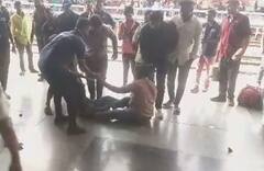 Pune News : पुणे स्टेशनवर फ्री स्टाईल हाणामारी; स्टेशनवर गोंधळाचं वातावरण