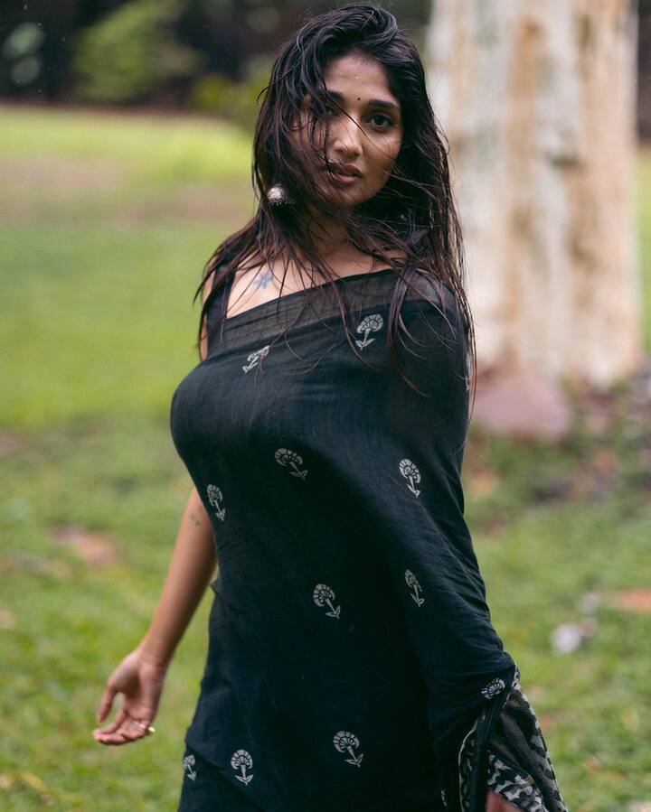 ఇటీవలే ‘ముఖచిత్రం’, ‘మనుచరిత్ర’ సినిమాల్లో కూడా ప్రియ నటించారు.