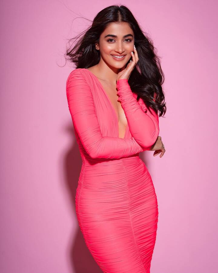 Pooja Hegde Photo: પૂજા હેગડે ન માત્ર ફિલ્મોમાં તેની એક્ટિંગના કારણે પરંતુ તે તેના લુક્સને કારણે પણ સમગ્ર ભારતમાં ચર્ચામાં રહે છે.