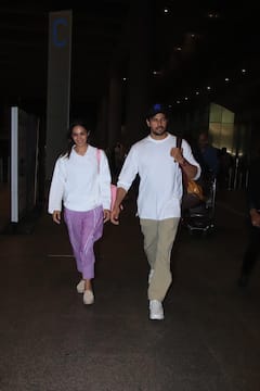 ఎయిర్‌పోర్ట్‌లో కనిపించిన బాలీవుడ్ క్యూట్ కపుల్ సిద్థార్థ్, కియారా