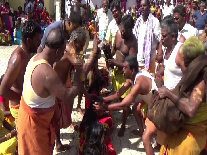 திண்டுக்கல் மாவட்ட  கோயில் ஆடித் திருவிழா; பக்தர்கள் தலையில் தேங்காய் உடைத்து வழிபாடு