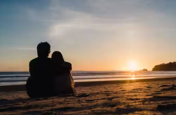 ਸਿਚੂਏਸ਼ਨਸ਼ਿਪ ਵਿੱਚ ਅਕਸਰ ਲੋਕ ਆਪਣੇ ਰਿਸ਼ਤੇ ਨੂੰ ਡਿਫਾਈਨ ਨਹੀਂ ਕਰ ਪਾਉਂਦੇ ਹਨ। ਇਸ ਰਿਸ਼ਤੇ ਵਿੱਚ ਕੋਈ ਜ਼ਿੰਮੇਵਾਰੀ ਨਹੀਂ ਹੁੰਦੀ ਹੈ। ਇਹ ਕਮਿਟਮੈਂਟ ਫ੍ਰੀ ਰਿਲੇਸ਼ਨਸ਼ਿਪ ਹੁੰਦਾ ਹੈ। ਤੁਹਾਨੂੰ ਪਤਾ ਲੱਗ ਜਾਂਦਾ ਹੈ ਪਿਆਰ ਤਾਂ ਹੈ ਪਰ ਇਸ ਦਾ ਕੋਈ ਭਵਿੱਖ ਨਹੀਂ।