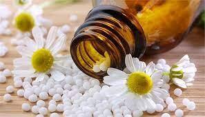 ਦੂਜੇ ਪਾਸੇ ਅੱਜ ਦੇ ਸਮੇਂ ਵਿੱਚ ਵੀ ਕੁਝ ਲੋਕ ਅਜਿਹੇ ਹਨ ਜੋ ਹੋਮਿਓਪੈਥੀ ਉੱਤੇ ਵਿਸ਼ਵਾਸ ਕਰਦੇ ਹਨ ਅਤੇ ਉਹ ਚਾਹੁੰਦੇ ਹਨ ਕਿ ਇਸ ਵਿੱਚ ਥੋੜਾ ਸਮਾਂ ਲੱਗੇ ਪਰ ਬਿਮਾਰੀ ਨੂੰ ਜੜ੍ਹ ਤੋਂ ਪੂਰੀ ਤਰ੍ਹਾਂ ਖ਼ਤਮ ਕਰ ਦਿੱਤਾ ਜਾਵੇ। ਤੁਹਾਡੀ ਜਾਣਕਾਰੀ ਲਈ ਤੁਹਾਨੂੰ ਦੱਸ ਦੇਈਏ ਕਿ ਕੁਝ ਅਜਿਹੀਆਂ ਬੀਮਾਰੀਆਂ ਹਨ ਜਿਨ੍ਹਾਂ ਦਾ ਇਲਾਜ ਹੋਮਿਓਪੈਥੀ ਨਾਲ ਹੈ। ਹੋਮਿਓਪੈਥੀ ਇਨ੍ਹਾਂ ਬਿਮਾਰੀਆਂ ਵਿੱਚ ਅਜਿਹਾ ਪ੍ਰਭਾਵ ਦਿਖਾਉਂਦੀ ਹੈ ਜਿਸ ਦੀ ਤੁਸੀਂ ਕਲਪਨਾ ਵੀ ਨਹੀਂ ਕਰ ਸਕਦੇ। ਇਸ ਦੇ ਨਾਲ ਹੀ ਐਲੋਪੈਥੀ ਵਿੱਚ ਵੀ ਇਨ੍ਹਾਂ ਬਿਮਾਰੀਆਂ ਦਾ ਸਹੀ ਇਲਾਜ ਨਹੀਂ ਹੈ। ਪਰ ਹੋਮਿਓਪੈਥੀ ਦਵਾਈ ਦੇ ਆਪਣੇ ਕੁਝ ਖਾਸ ਨਿਯਮ ਹਨ। ਜੇ ਤੁਸੀਂ ਇਨ੍ਹਾਂ ਨਿਯਮਾਂ ਦੀ ਸਹੀ ਢੰਗ ਨਾਲ ਪਾਲਣਾ ਕਰਦੇ ਹੋ, ਤਾਂ ਇਹ ਦਵਾਈ ਤੁਹਾਡੇ 'ਤੇ ਤੁਰੰਤ ਅਸਰ ਕਰੇਗੀ ਤੇ ਨਤੀਜਾ ਵੇਖ ਕੇ ਤੁਸੀਂ ਖੁਸ਼ ਵੀ ਹੋਵੋਗੇ।