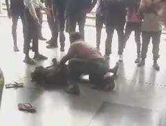 Pune News : पुणे स्टेशनवर फ्री स्टाईल हाणामारी; स्टेशनवर गोंधळाचं वातावरण