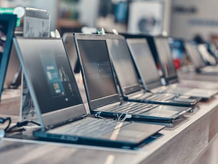 Government delayed import ban on laptop and tablet check latest update घबराइए नहीं ! अभी पहले की तरह आपको बाजर में मिलते रहेंगे लैपटॉप, कंपनियों के लिए सरकार ने रखी ये शर्त 