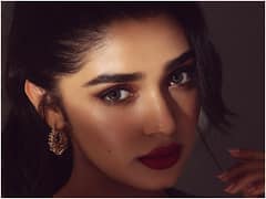 Krithi Shetty Photos New : రెడ్ లిప్‌స్టిక్, చురకత్తుల్లాంటి చూపులు - కృతి శెట్టి కొత్త ఫోటోలు