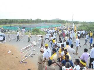 Andra Pradesh Violence: கலவரக்காடான ஆந்திரா: தொண்டர்களிடையே பயங்கர மோதல்; சித்தூரில் முழு அடைப்பு...தமிழக பயணிகள் தவிப்பு!