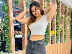 Rithu Chowdary Photos : జీన్స్ టీ షర్ట్ వేసిన రీతూ చౌదరి - మాస్ ఫోజులతో