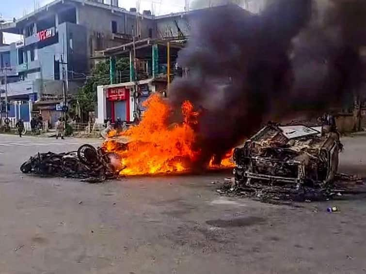 Manipur Fresh Violence in Bishnupur, houses burnt Heavy firing after 3 dead Manipur Fresh Violence: మణిపూర్‌లో మరోసారి భగ్గుమన్న అల్లర్లు, ముగ్గురు మృతి