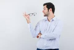 Eye Care: चष्मा लावताना नेहमी लक्षात ठेवा 'या' 6 गोष्टी; डोळ्यांचं आरोग्य राहील चांगलं