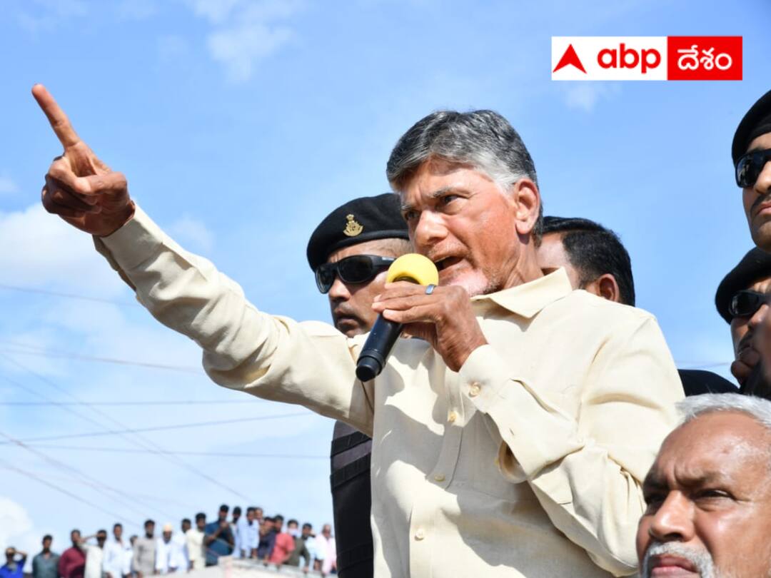 Chandrababu advised the police not to join hands with political leaders and become scapegoats. Chandrababu : రాజకీయ నేతలతో చేతులు కలిపి సమిధలు కావొద్దు - పోలీసులకు చంద్రబాబు సూచన !