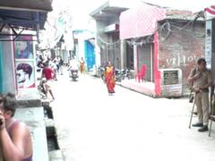 बरेली में पुलिस ने दूसरे रूट से कांवड़ यात्रा निकालने की नहीं दी इजाजत, लोगों में गुस्सा, दुकानों को किया बंद