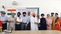 ਮੈਰਿਟ ‘ਚ ਆਉਣ ਵਾਲੇ ਬੱਚਿਆਂ ਨੂੰ ਉਤਾਸਹਿਤ ਕਰਨ ਲਈ ਵੰਡੇ ਇਨਾਮ : ਬਰਸਟ