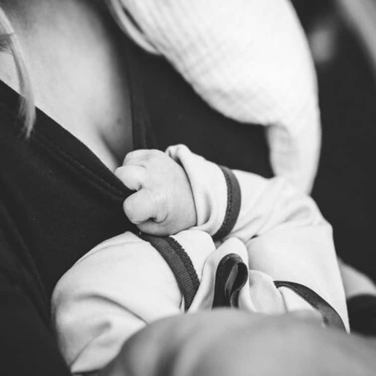 Breastfeeding : স্তনে দুধ আসছে না ? মায়ের দুধ খেয়ে ভরছে না বাচ্চার পেট ? কী করবেন ?