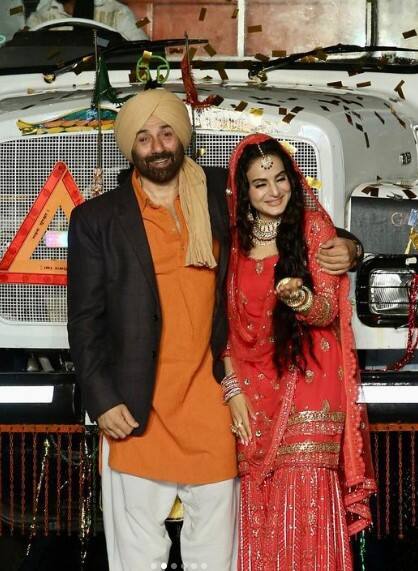 ਤਾਰਾ ਸਿੰਘ-ਸਕੀਨਾ ਦੀ ਲੁੱਕ ਦਾ ਫੈਨਜ਼ ਨੂੰ ਚੜ੍ਹਿਆ ਖੁਮਾਰ